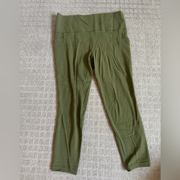 Athleta Pants - Athleta salutation stash 7/8 size large green color